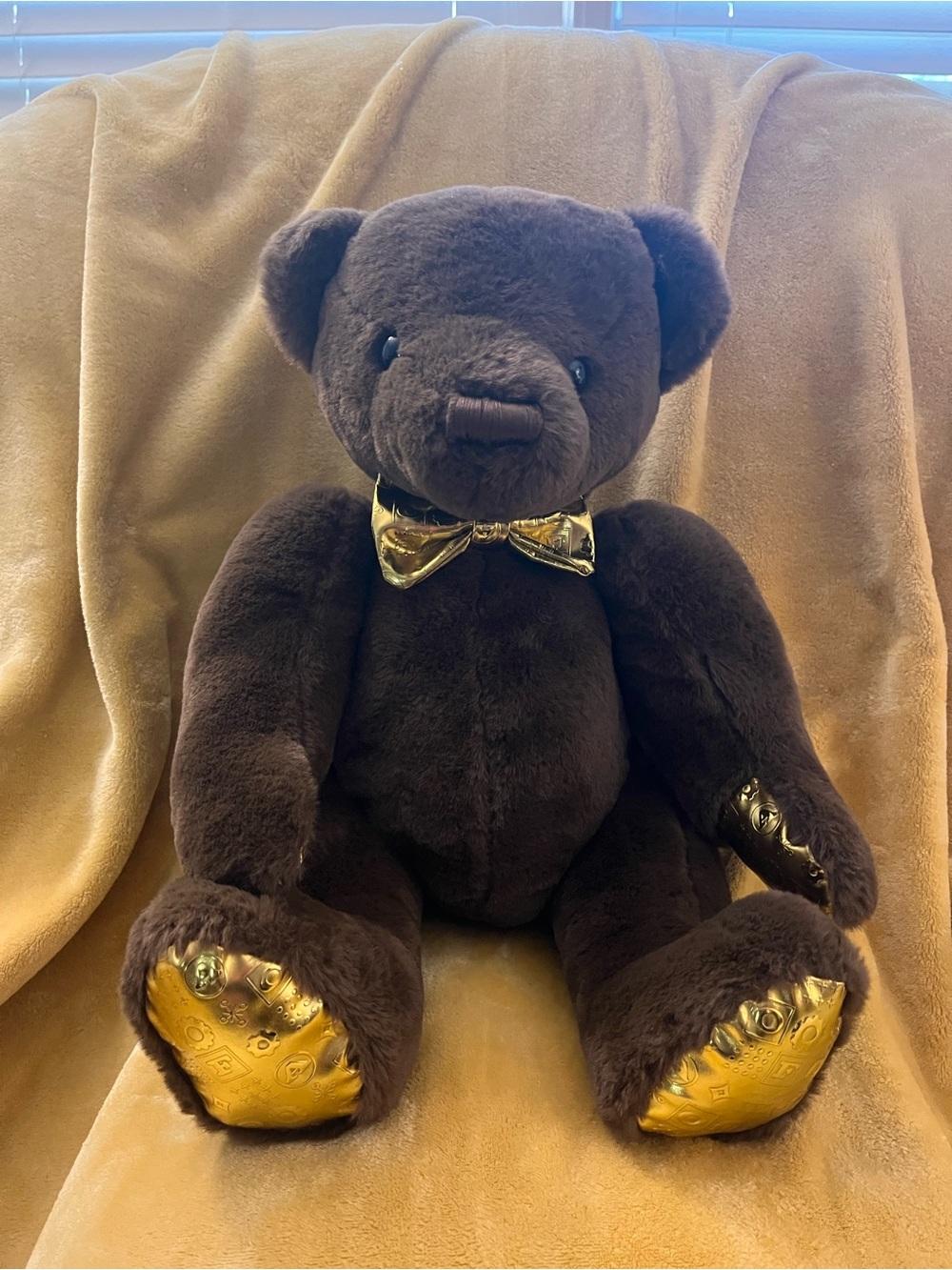 FAO Schwarz 160th Anniversary Dark Chocolate Brown Bear with Embossed Foot 13.5"
